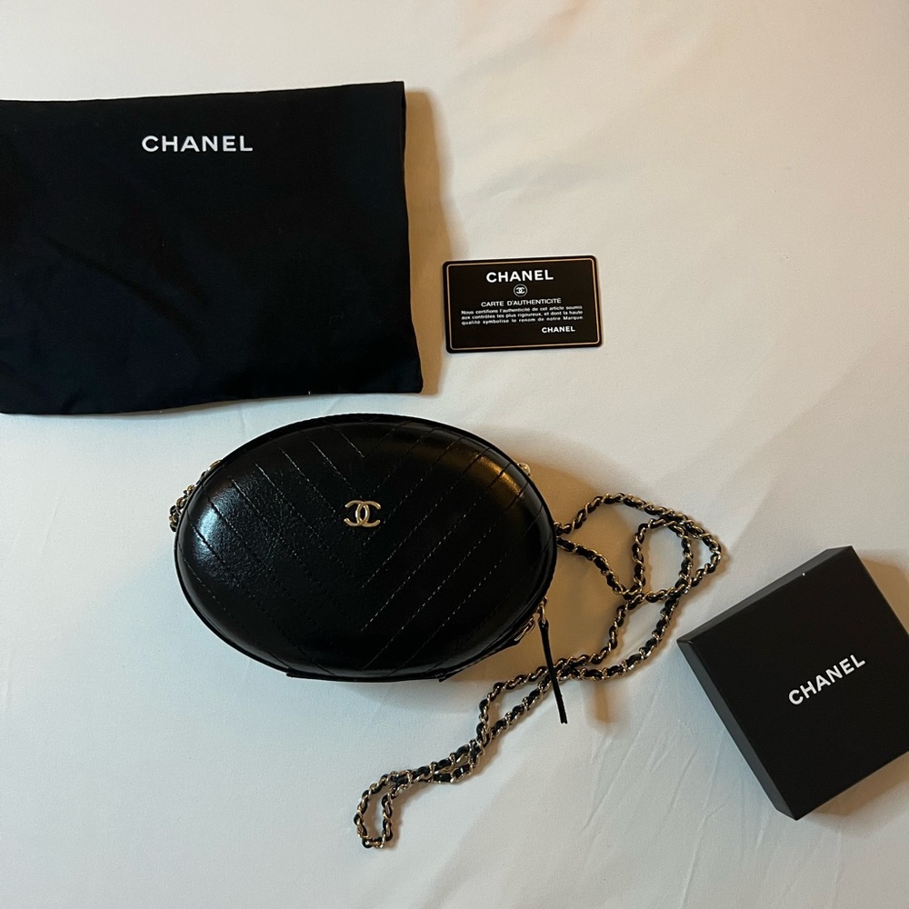 Chanel Limited round vanity 20C